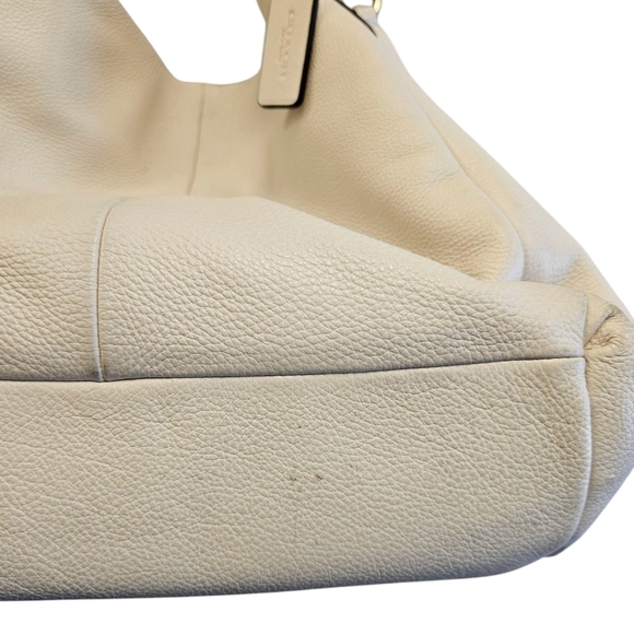 Coach Off White Pebble Grain Leather Purse - Picture 5 of 14